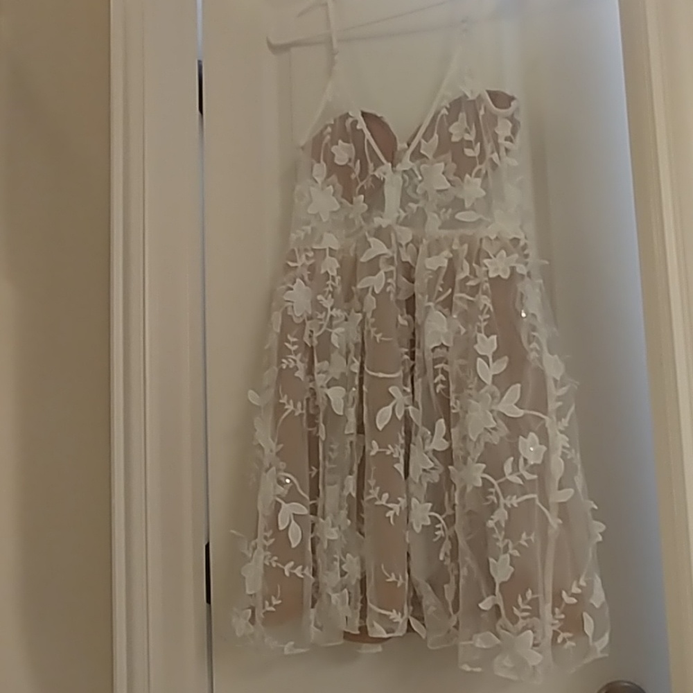 Cloth - Picture 2 of 3